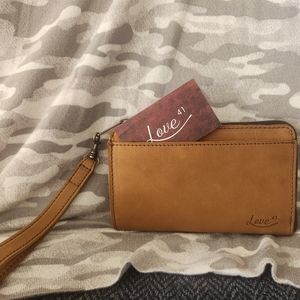 Love41 L Zipped Leather Wallet in Tobacco color